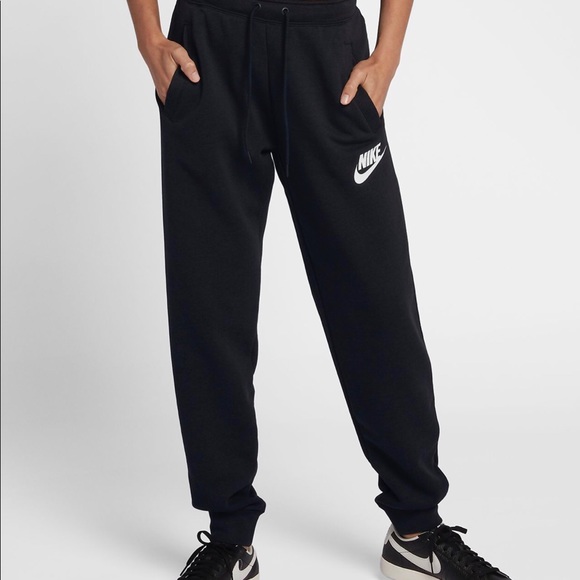 black nike joggers